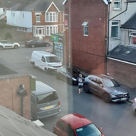 Entire Victoria Park Cardiff Apartment With Free Street Parking Bus 17 And 18 Direct To Cardiff City Centre, Fast Free Wi-Fi ภายนอก รูปภาพ