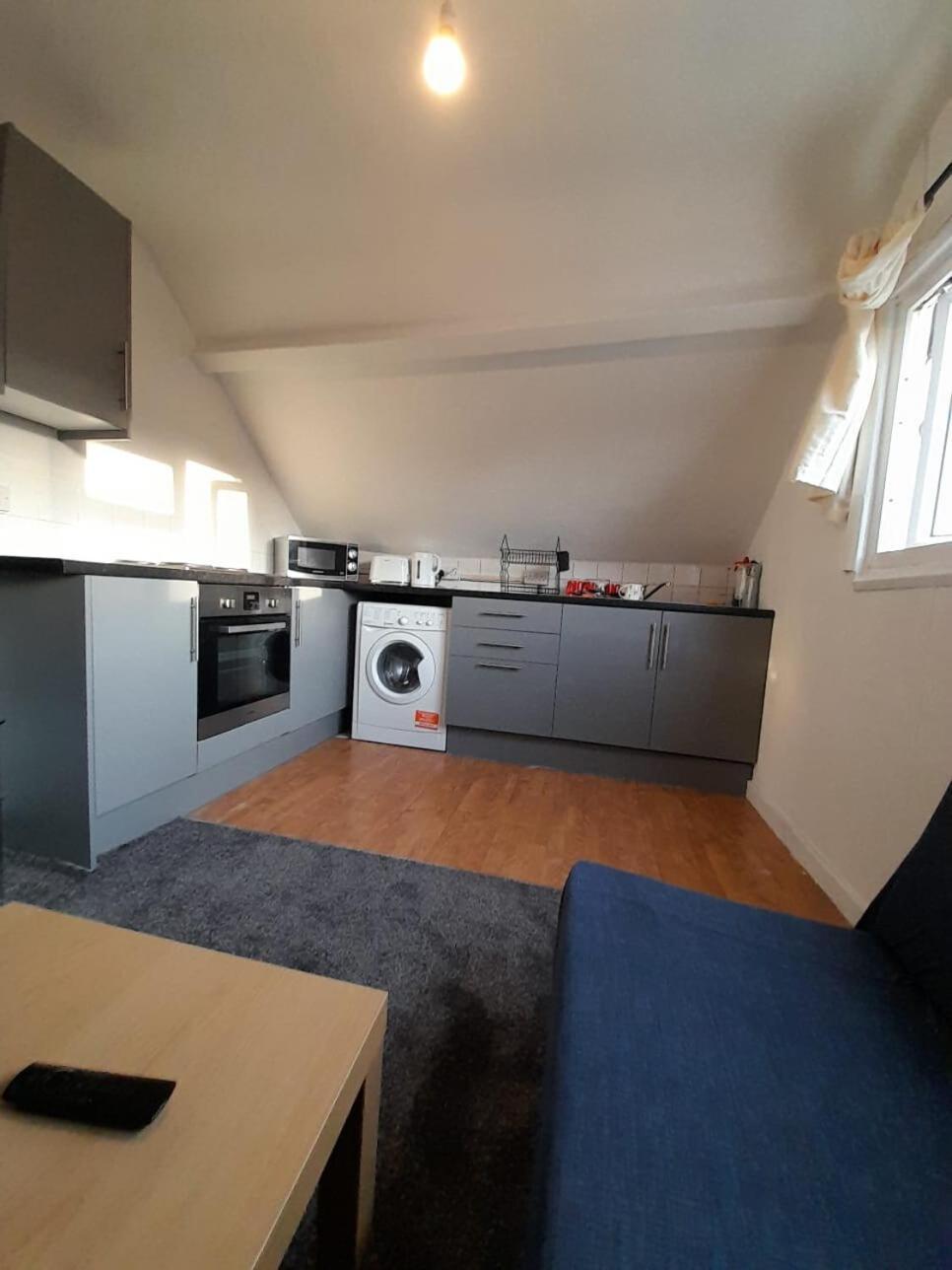 Entire Victoria Park Cardiff Apartment With Free Street Parking Bus 17 And 18 Direct To Cardiff City Centre, Fast Free Wi-Fi ภายนอก รูปภาพ