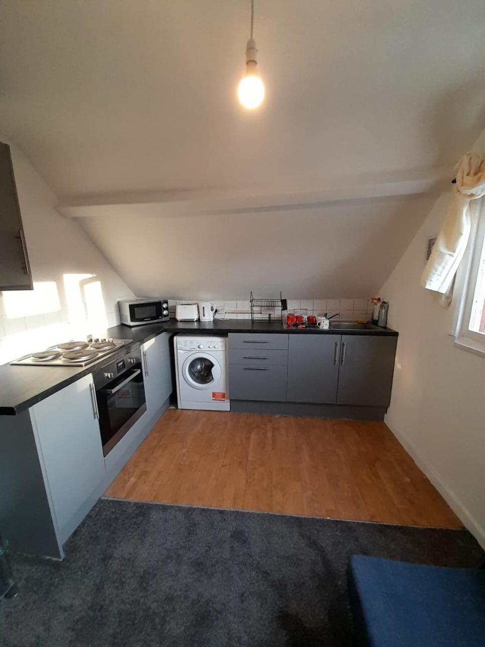 Entire Victoria Park Cardiff Apartment With Free Street Parking Bus 17 And 18 Direct To Cardiff City Centre, Fast Free Wi-Fi ภายนอก รูปภาพ