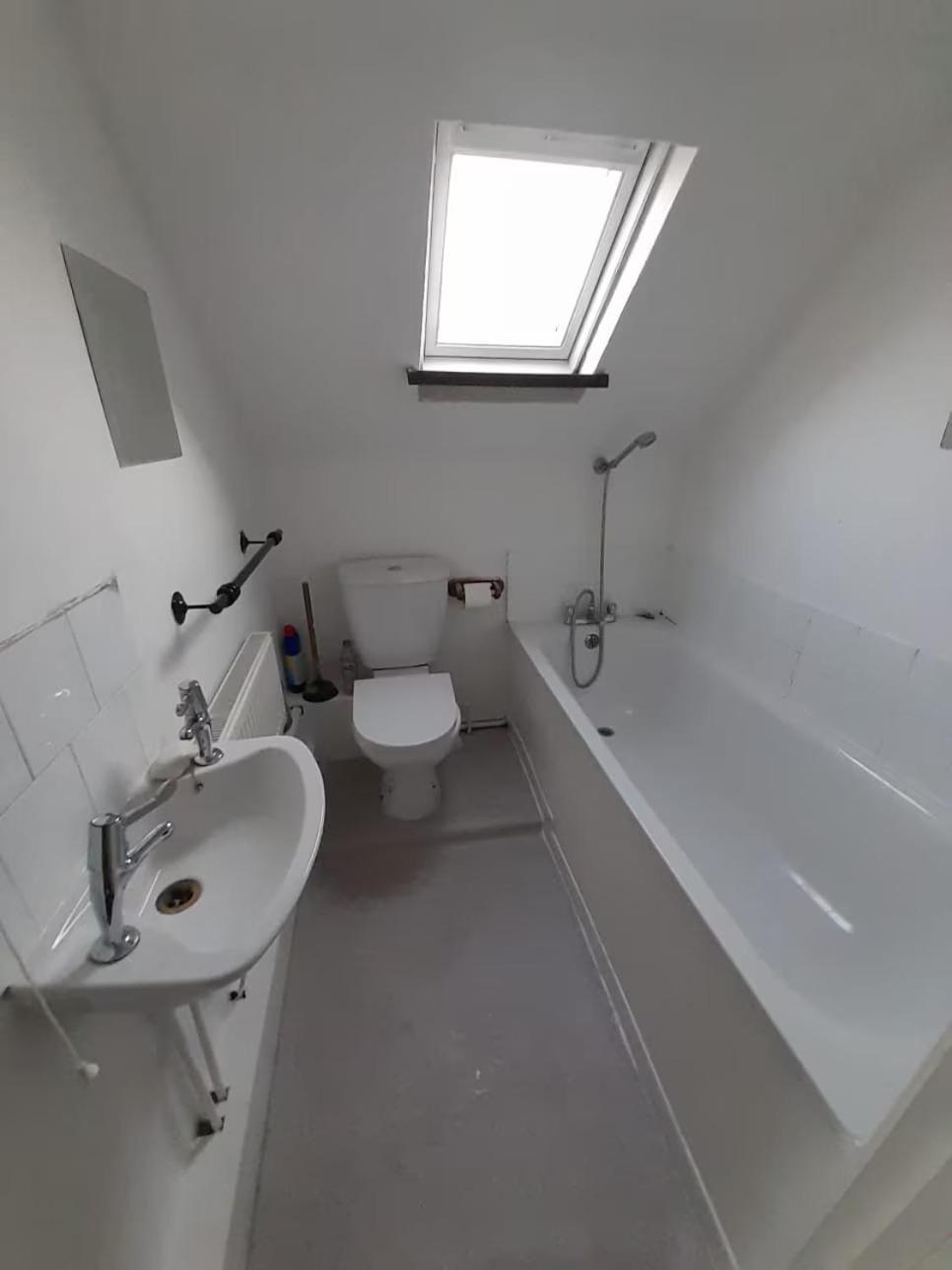 Entire Victoria Park Cardiff Apartment With Free Street Parking Bus 17 And 18 Direct To Cardiff City Centre, Fast Free Wi-Fi ภายนอก รูปภาพ
