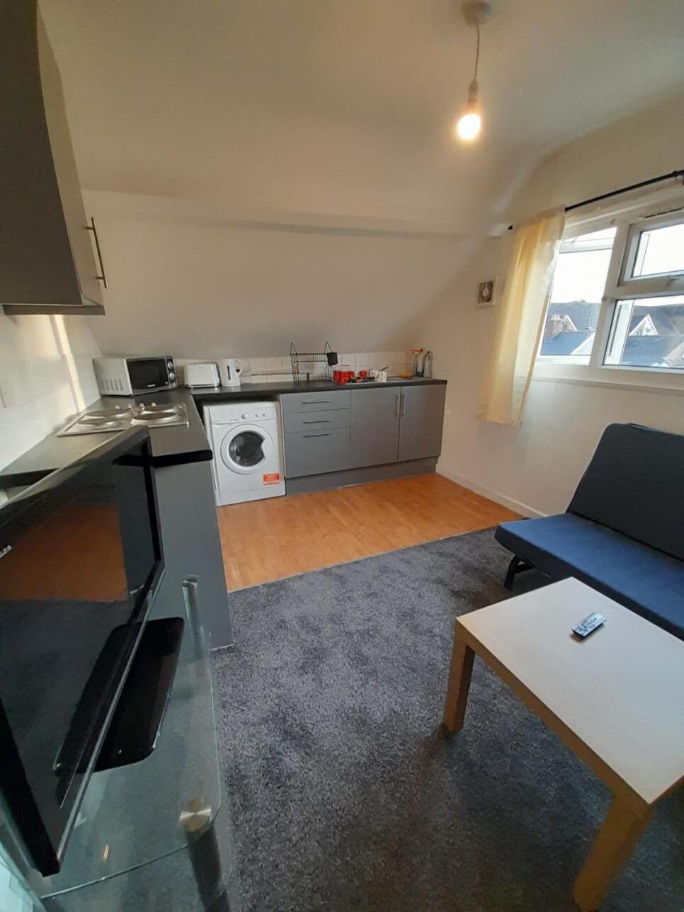 Entire Victoria Park Cardiff Apartment With Free Street Parking Bus 17 And 18 Direct To Cardiff City Centre, Fast Free Wi-Fi ภายนอก รูปภาพ