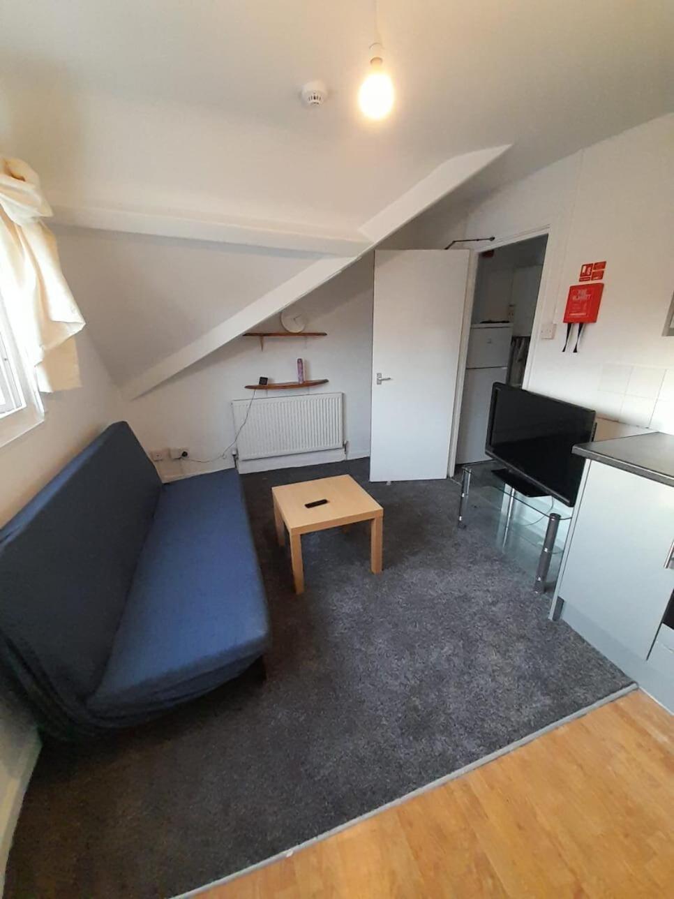 Entire Victoria Park Cardiff Apartment With Free Street Parking Bus 17 And 18 Direct To Cardiff City Centre, Fast Free Wi-Fi ภายนอก รูปภาพ